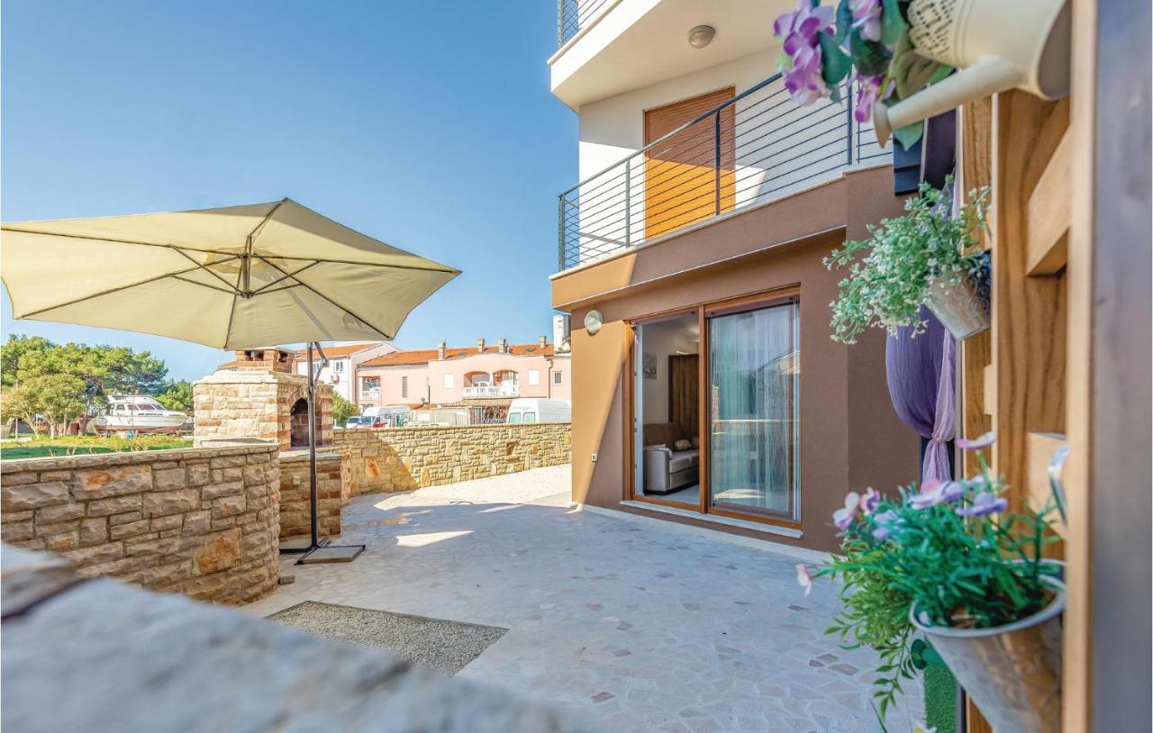Lovely Apartment In Medulin With Kitchen Extérieur photo