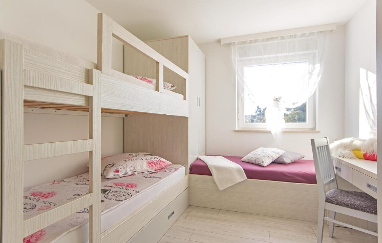 Lovely Apartment In Medulin With Kitchen Extérieur photo