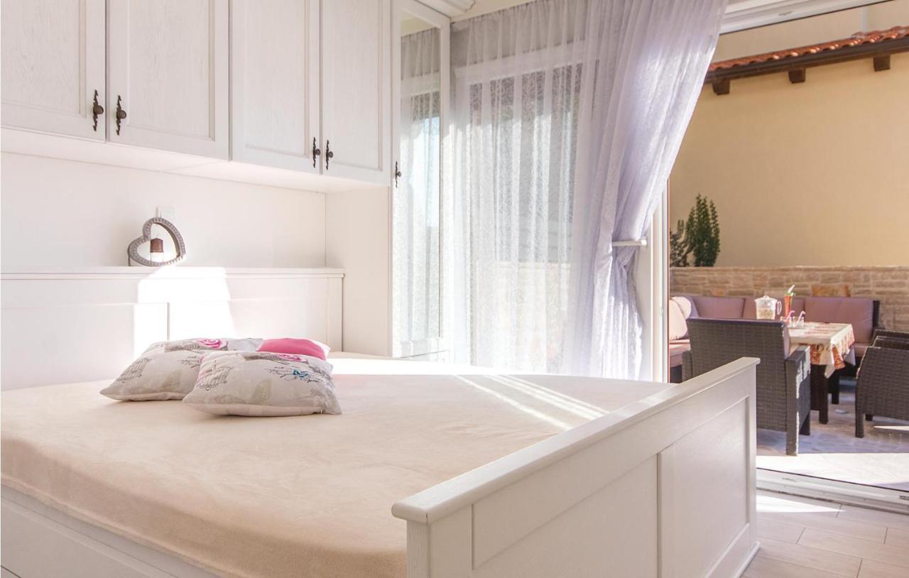 Lovely Apartment In Medulin With Kitchen Extérieur photo