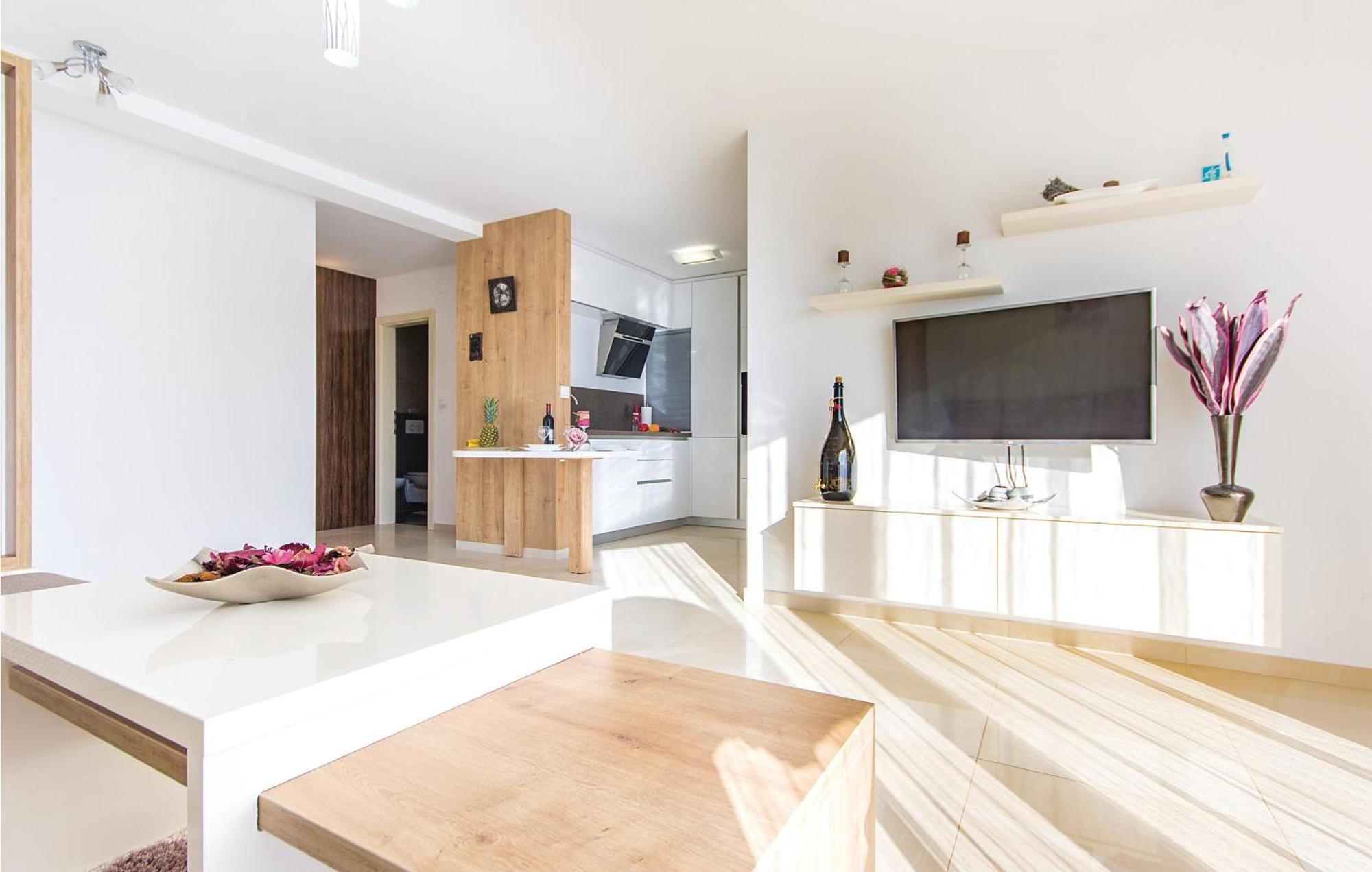 Lovely Apartment In Medulin With Kitchen Extérieur photo