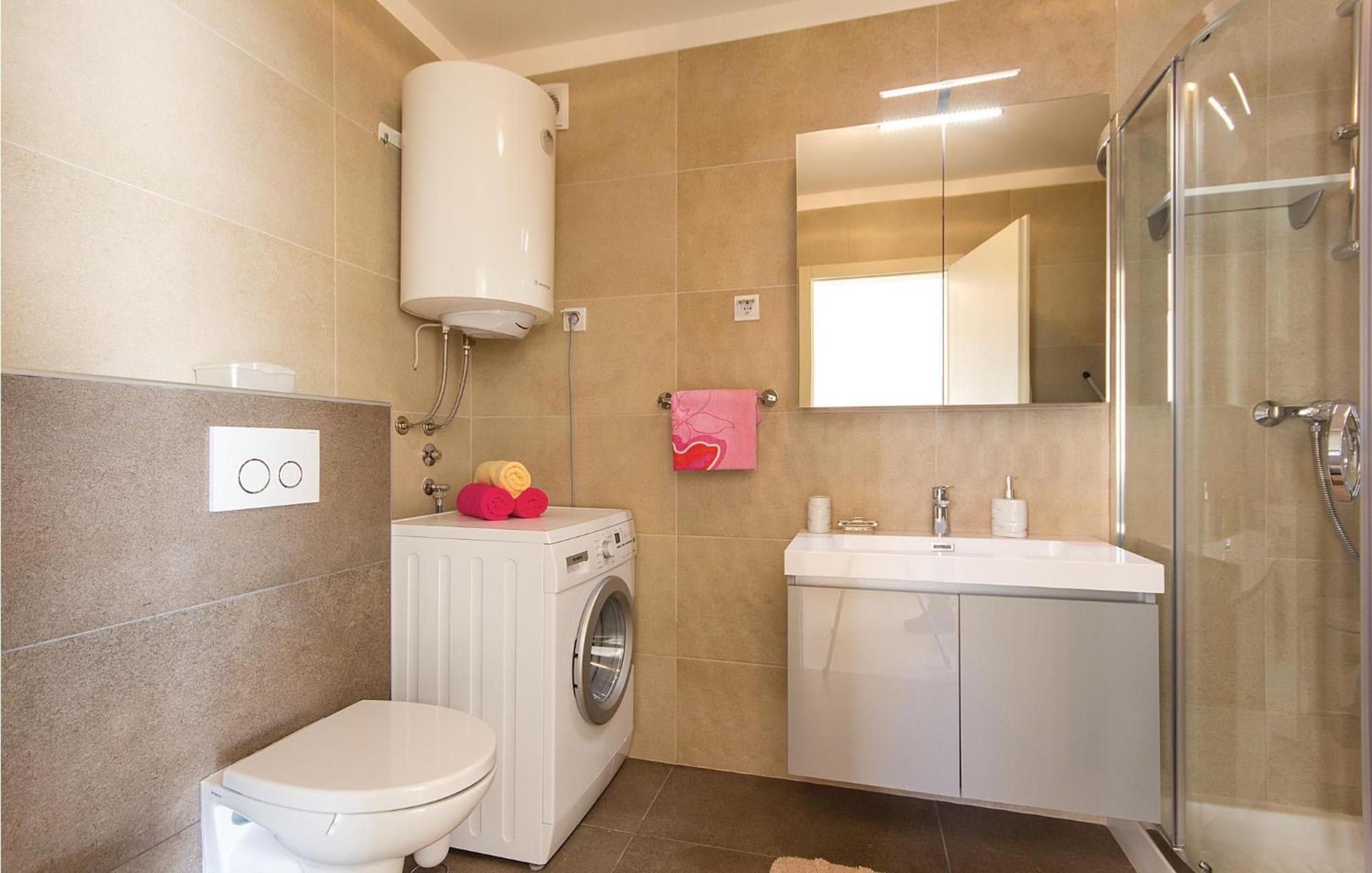 Lovely Apartment In Medulin With Kitchen Extérieur photo